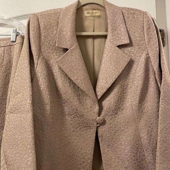 Lds suit - pencil skirt and fitted jacket - Picture 2 of 8